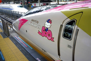 Tren bala Hello Kitty de Osaka a Fukuoka: Horarios y detalles