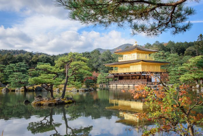 Le temple du pavillon d'or (Kinkaku-ji) à Kyoto