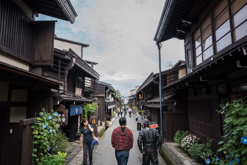 El casco antiguo de Takayama es un gran lugar para pasear entre casas históricas
