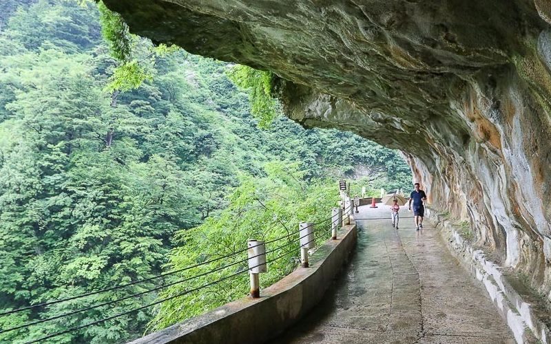 Hitokui Iwa, people-eating rock